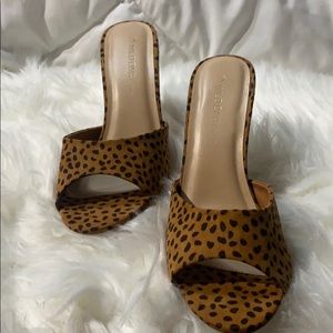 Like new only tried on never worn out!